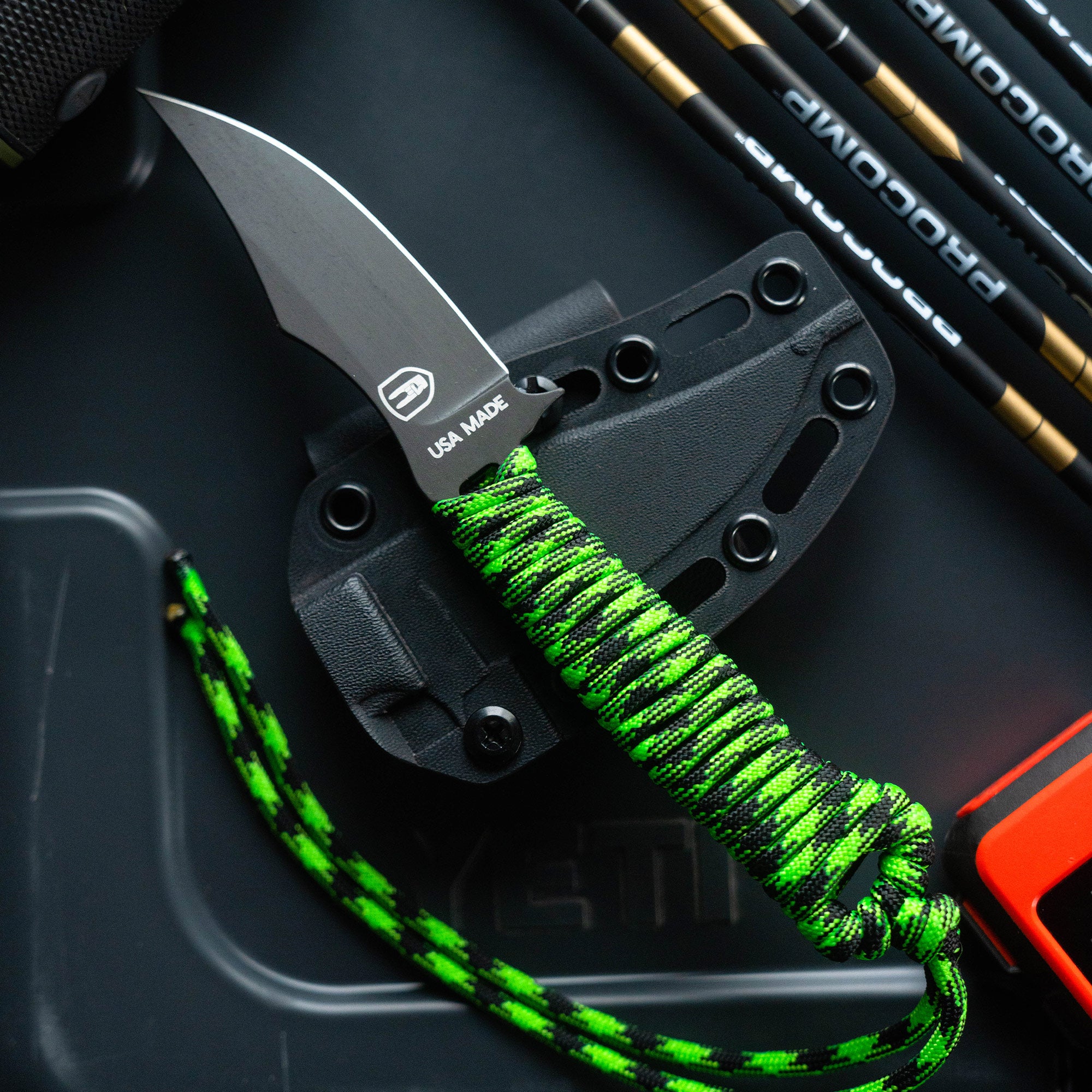 https://www.montanaknifecompany.com/cdn/shop/products/027-NOCKON-PARACORD-GREEN.jpg?v=1679369090&width=2000